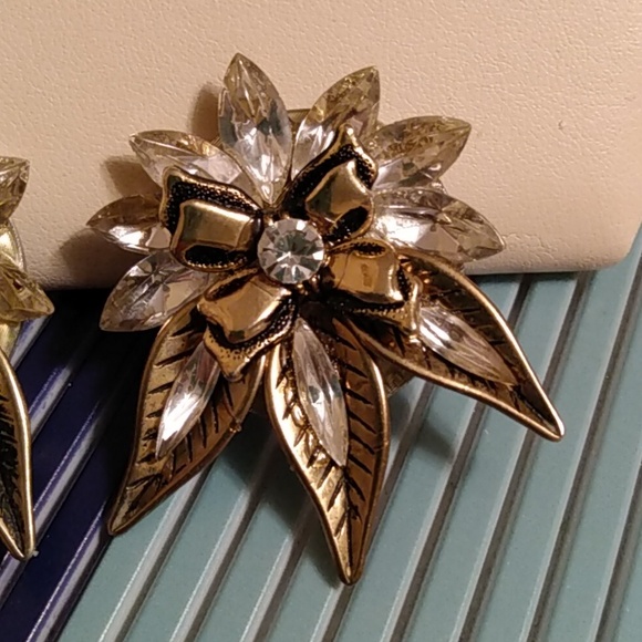 Maryjane Floral Crystal Large Clip On Earrings - Picture 3 of 4